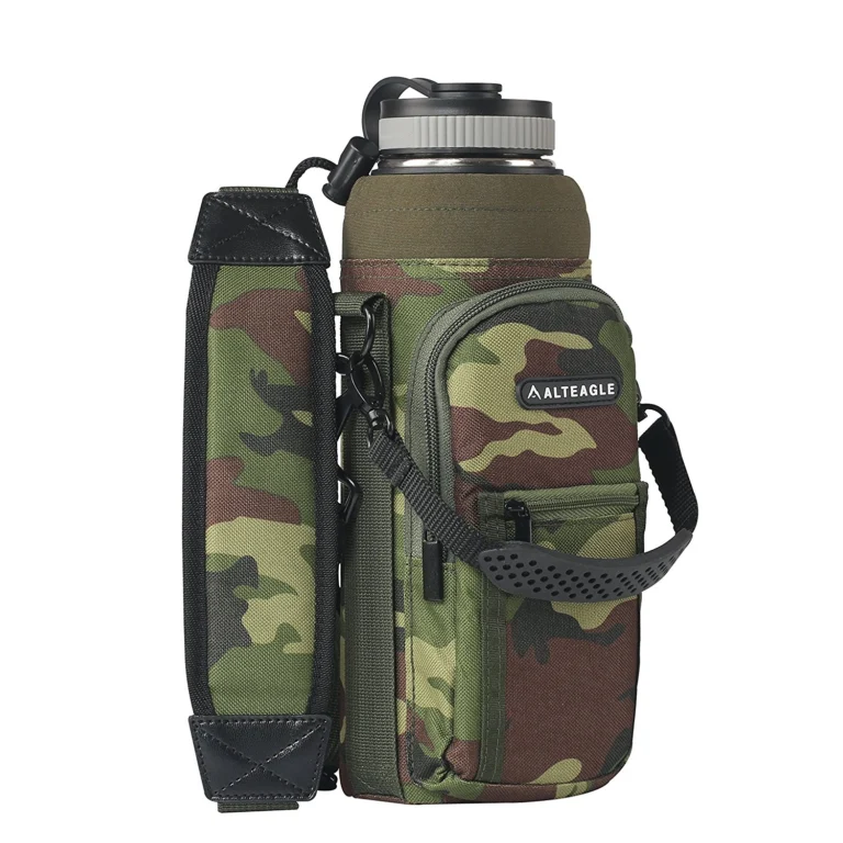 Camouflage 40oz bottle sleeve pouch with two zip pockets, a sewn-on logo patch and an adjustable shoulder strap, GL-ZS40