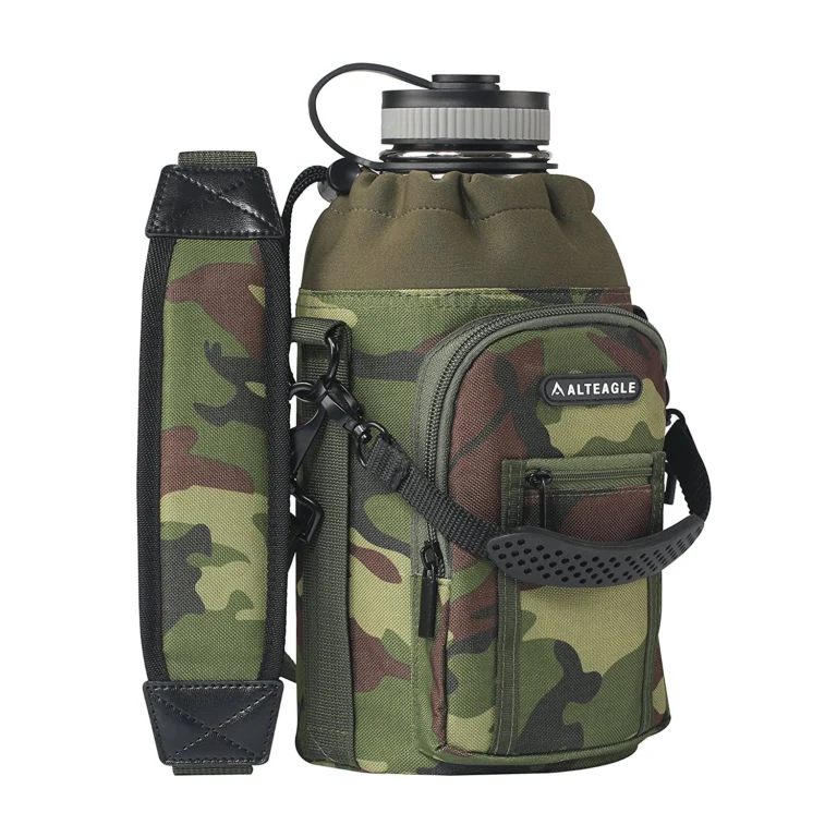 Camouflage 64oz bottle sleeve pouch with two zip pockets, a sewn-on logo patch and an adjustable shoulder strap, GL-ZS64